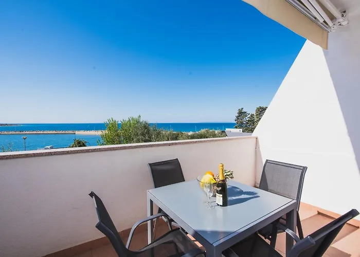 Apartments By The Sea Semy