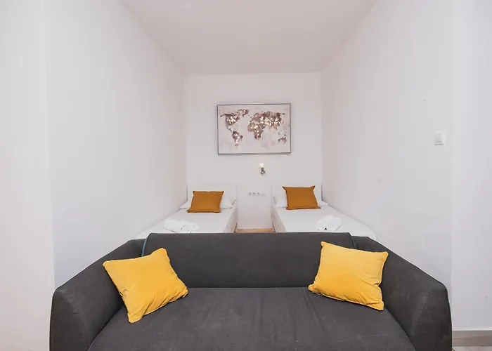 Apartments By The Sea Semy