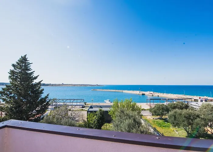 Apartments By The Sea Semy